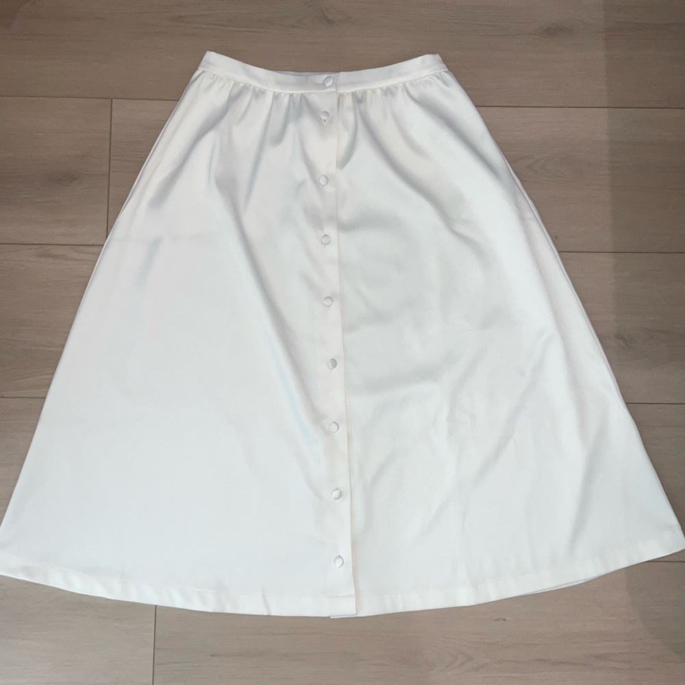 NWT Forever 21 White midi skirt with buttons